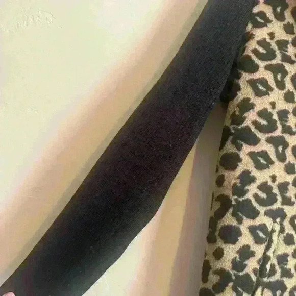 Women’s Kenneth Cole cheetah animal print long coat with ribbed sleeves size M - Picture 7 of 9